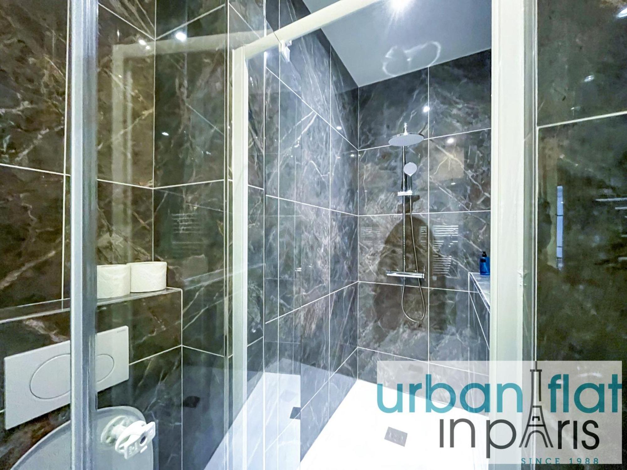 Urban Flat 63 - Beautiful 3 Bedroom Flat Champs-Elysees パリ エクステリア 写真