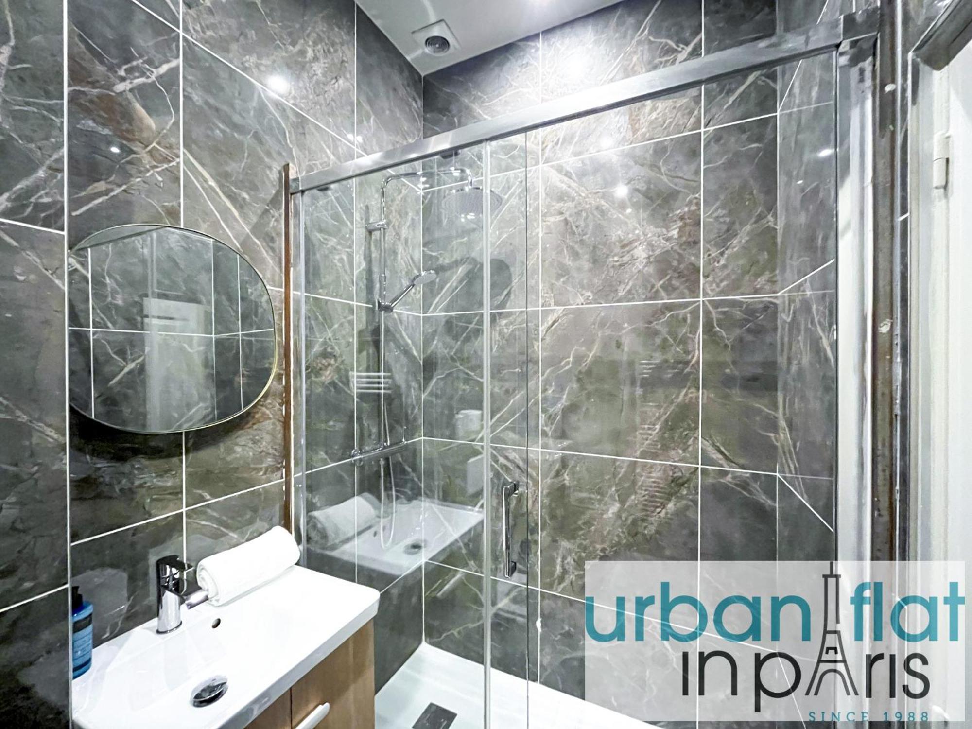 Urban Flat 63 - Beautiful 3 Bedroom Flat Champs-Elysees パリ エクステリア 写真